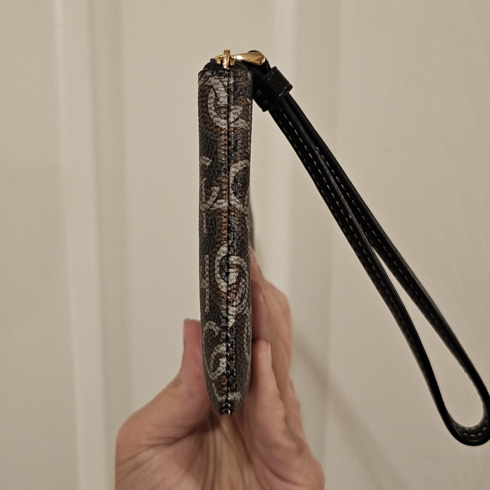 Coach NWOT Patterned Logo Wristlet - Picture 4 of 8